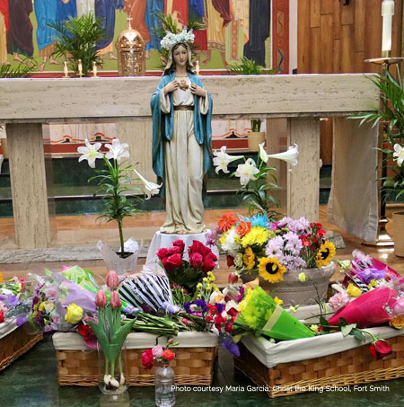 May crowning honors Mary's royal office | DOLR.org